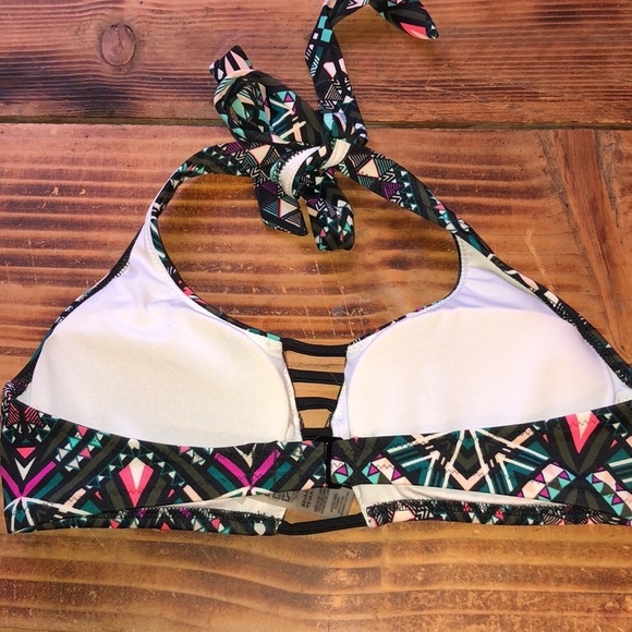 Pink Victoria’s Secret bikini top Aztec print size XS swim suit top​​​ - Picture 5 of 7